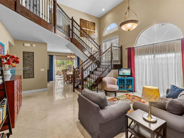 Продажа дома по адресу 4650 NW 109th Ct - фото 7536288