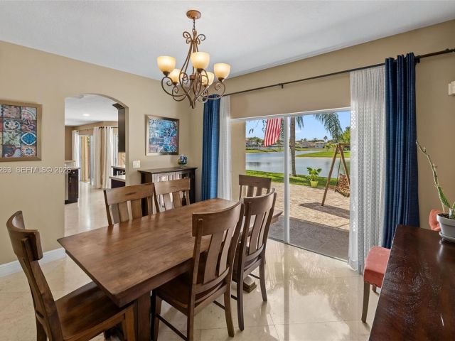 Продажа дома по адресу 4650 NW 109th Ct - фото 7536292