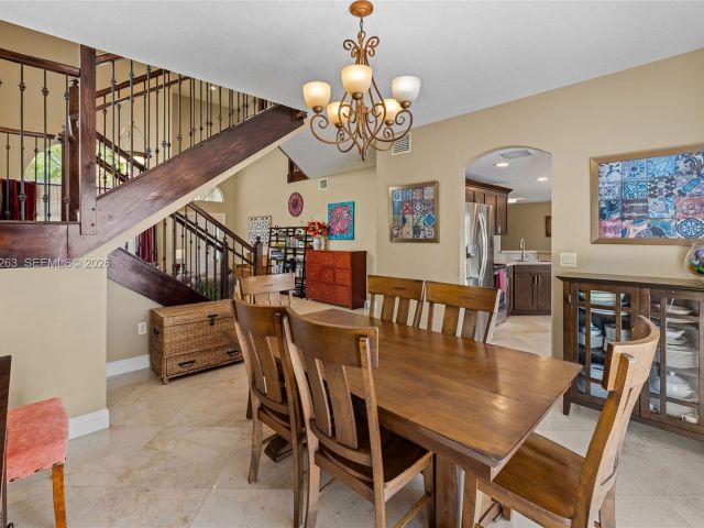 Продажа дома по адресу 4650 NW 109th Ct - фото 7536293