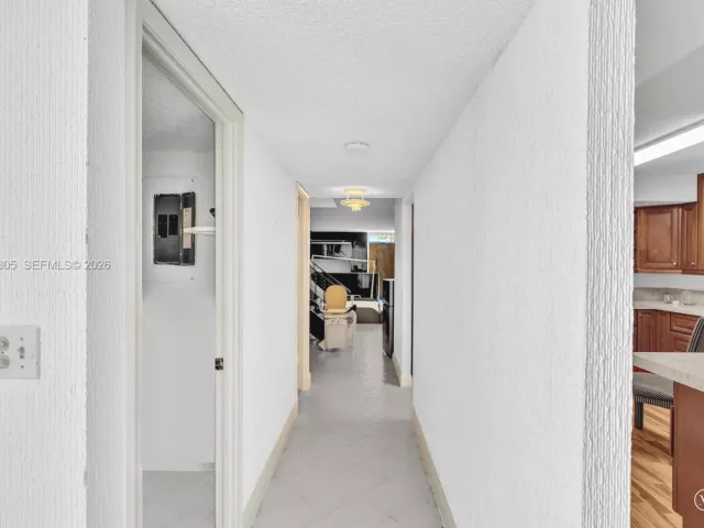 Дом в аренду по адресу 825 NE 26th Ave - фото 7462300