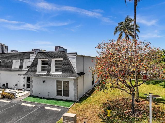 Дом в аренду по адресу 825 NE 26th Ave - фото 7462289