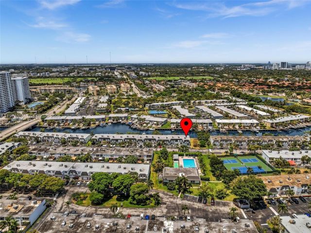 Дом в аренду по адресу 825 NE 26th Ave - фото 7462290