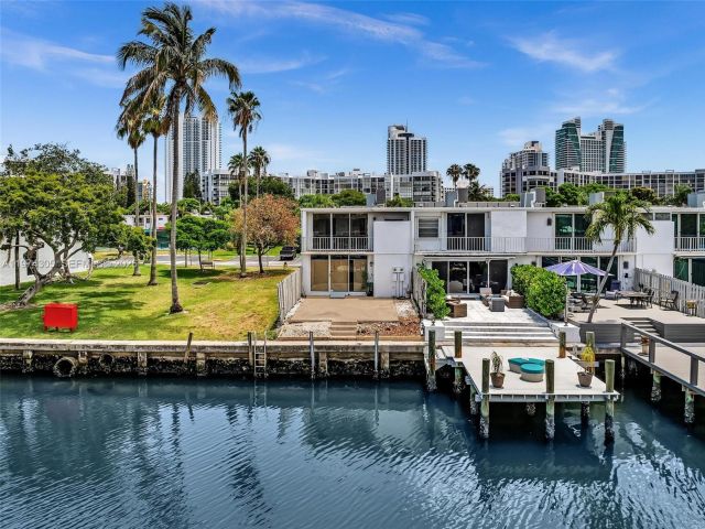 Дом в аренду по адресу 825 NE 26th Ave - фото 7462293