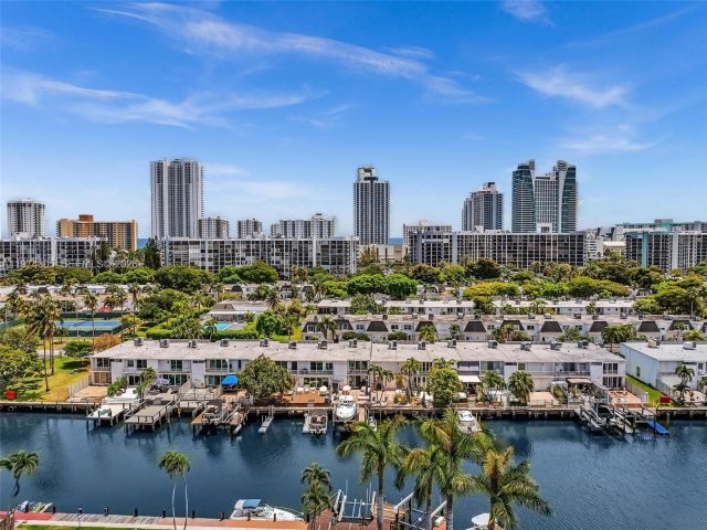 Дом в аренду по адресу 825 NE 26th Ave - фото 7462295