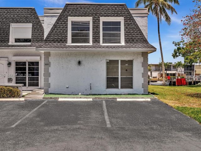 Дом в аренду по адресу 825 NE 26th Ave - фото 7462296