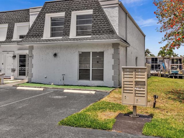 Дом в аренду по адресу 825 NE 26th Ave - фото 7462297