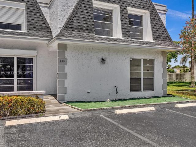 Дом в аренду по адресу 825 NE 26th Ave - фото 7462298