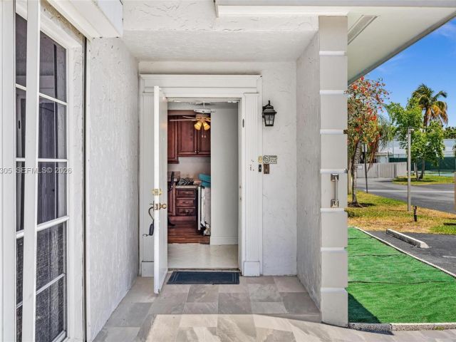 Дом в аренду по адресу 825 NE 26th Ave - фото 7462299