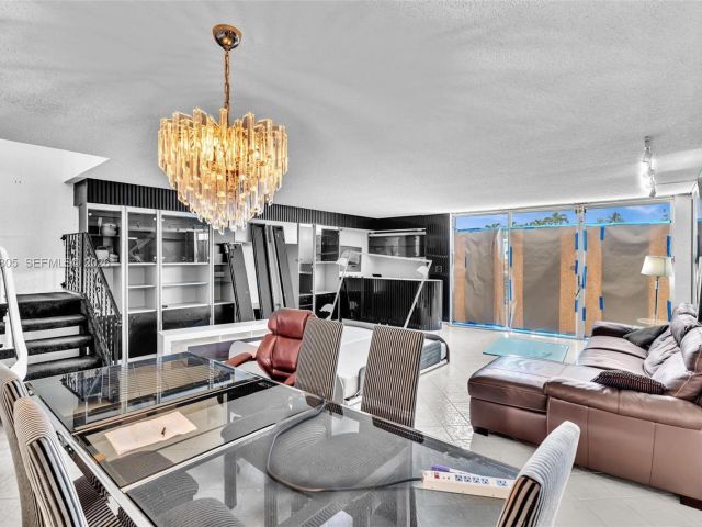 Дом в аренду по адресу 825 NE 26th Ave - фото 7462306