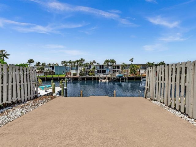 Дом в аренду по адресу 825 NE 26th Ave - фото 7462307