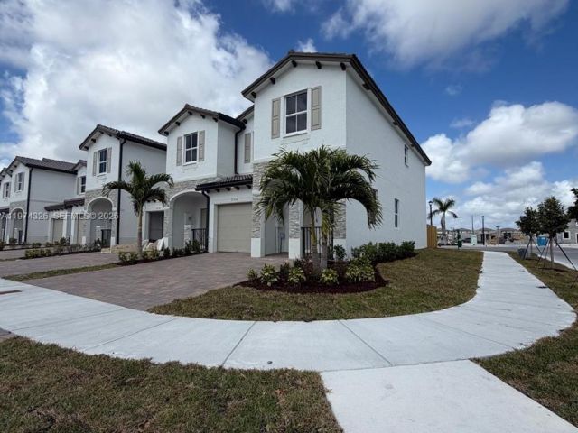 Дом в аренду по адресу 2556 SE 27th Ct 2556 - фото 7492632