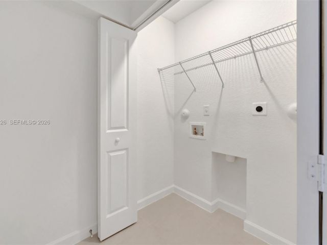 Дом в аренду по адресу 2556 SE 27th Ct 2556 - фото 7492642