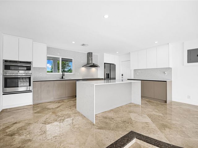 Продажа дома по адресу 5510 NE 18th Ave - фото 7482966