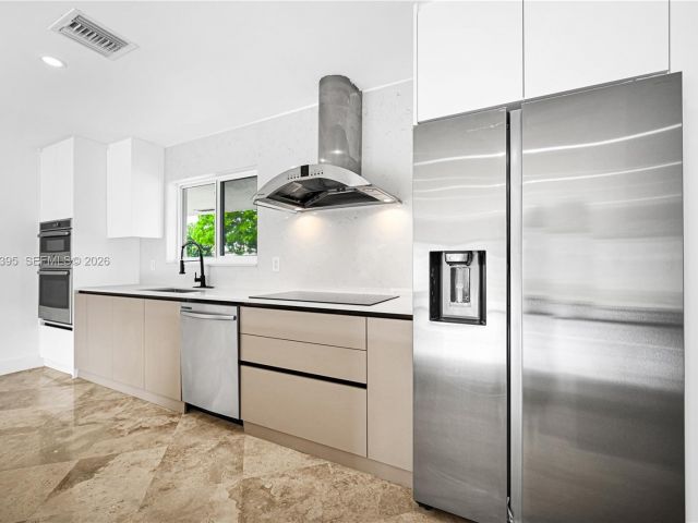 Продажа дома по адресу 5510 NE 18th Ave - фото 7482968