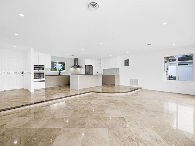 Продажа дома по адресу 5510 NE 18th Ave - фото 7482974