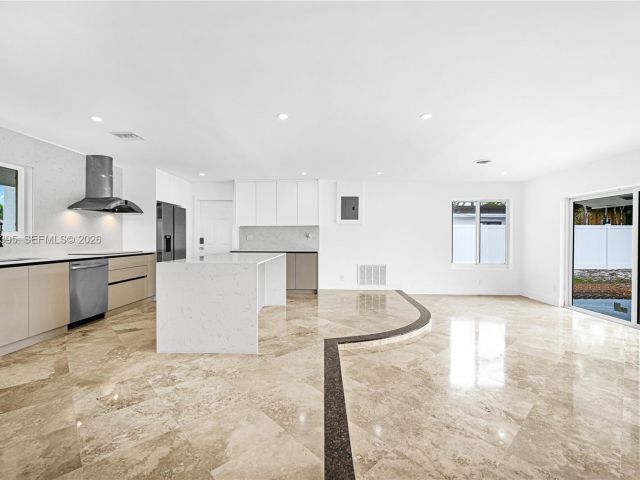 Продажа дома по адресу 5510 NE 18th Ave - фото 7482975