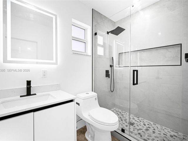 Продажа дома по адресу 5510 NE 18th Ave - фото 7482982