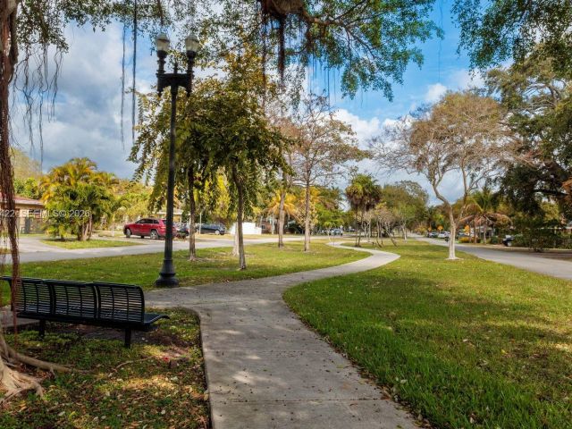 Дом в аренду по адресу 1301 NE 153rd St - фото 7481329