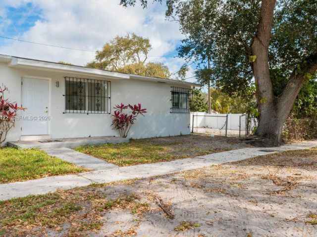 Дом в аренду по адресу 1301 NE 153rd St - фото 7481331