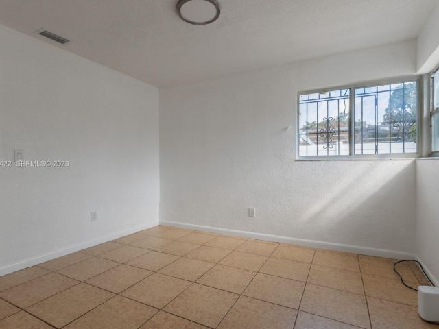 Дом в аренду по адресу 1301 NE 153rd St - фото 7481333