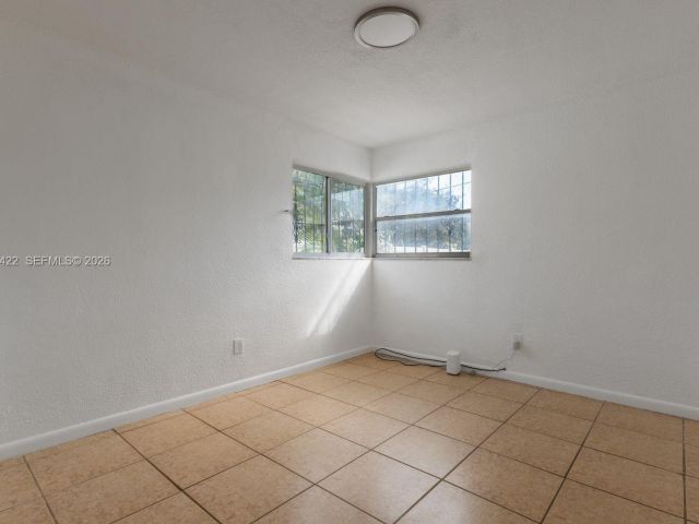 Дом в аренду по адресу 1301 NE 153rd St - фото 7481335