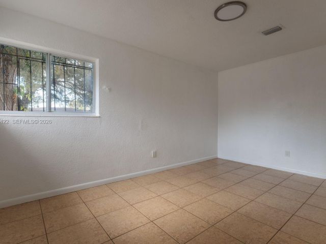 Дом в аренду по адресу 1301 NE 153rd St - фото 7481337