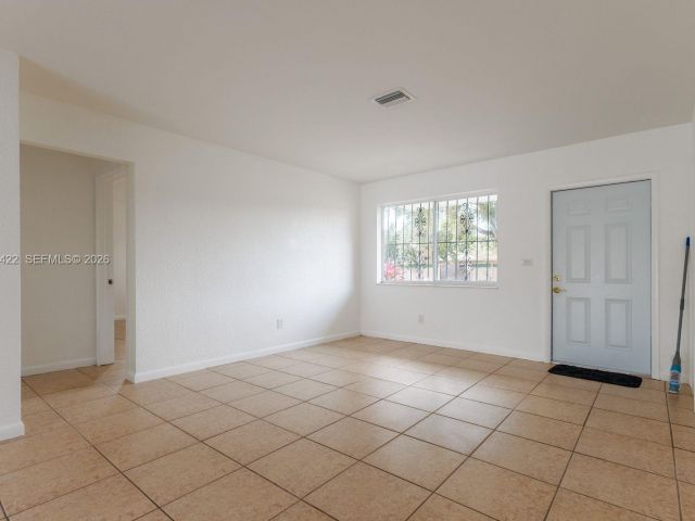 Дом в аренду по адресу 1301 NE 153rd St - фото 7481340