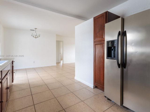 Дом в аренду по адресу 1301 NE 153rd St - фото 7481342