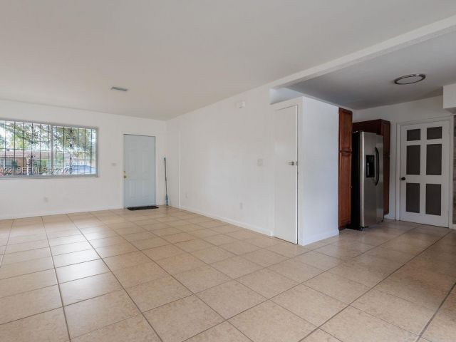 Дом в аренду по адресу 1301 NE 153rd St - фото 7481344