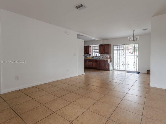 Дом в аренду по адресу 1301 NE 153rd St - фото 7481346