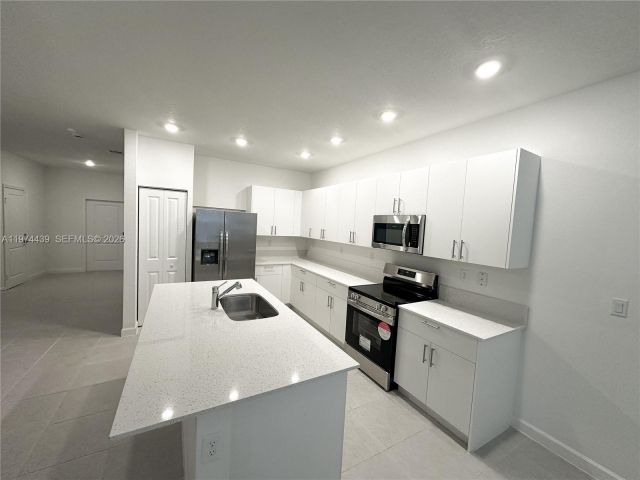 Продажа дома по адресу 14804 SW 162nd St - фото 7509169