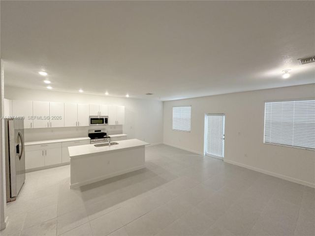 Продажа дома по адресу 14804 SW 162nd St - фото 7509170