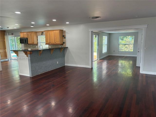 Дом в аренду по адресу 3617 Cleveland St - фото 7474549