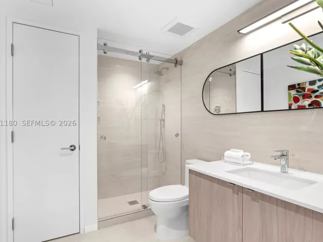 Продажа дома по адресу 5261 NE 5th Ave - фото 8975759