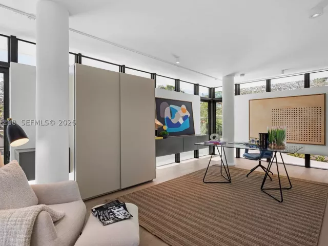 Продажа дома по адресу 5261 NE 5th Ave - фото 8975761