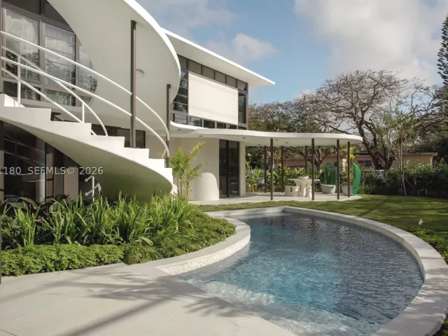 Продажа дома по адресу 5261 NE 5th Ave - фото 8975769