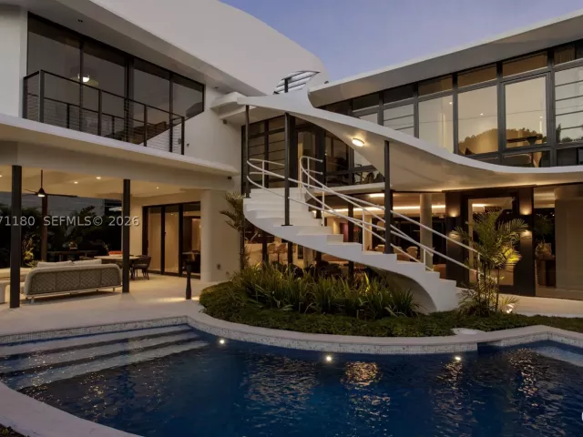Продажа дома по адресу 5261 NE 5th Ave - фото 8975774