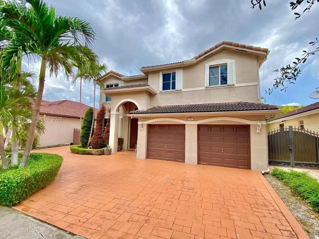 Дом в аренду по адресу 13851 SW 38th Ln - фото 7466219