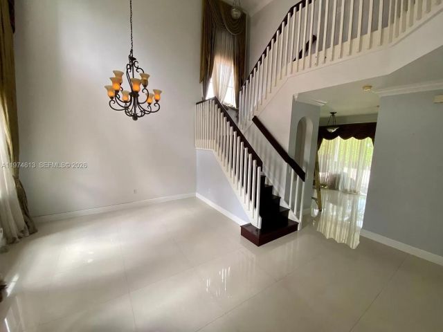 Дом в аренду по адресу 13851 SW 38th Ln - фото 7466221