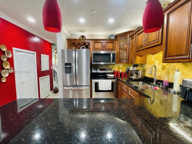 Продажа дома по адресу 13890 SW 64th St - фото 7522271