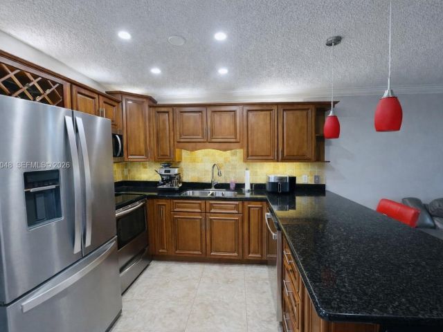 Продажа дома по адресу 13890 SW 64th St - фото 7522272