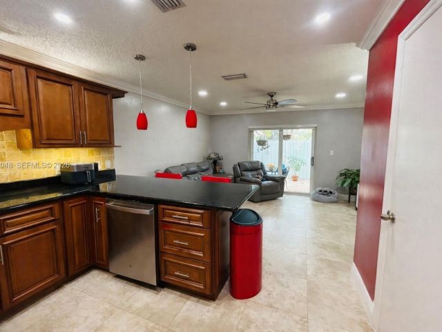 Продажа дома по адресу 13890 SW 64th St - фото 7522273