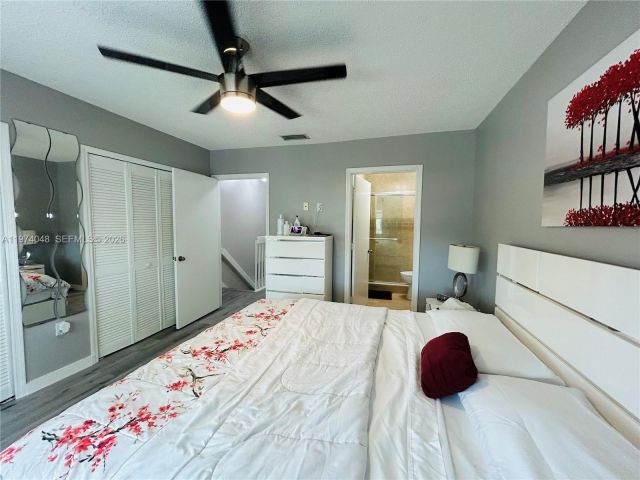 Продажа дома по адресу 13890 SW 64th St - фото 7522278