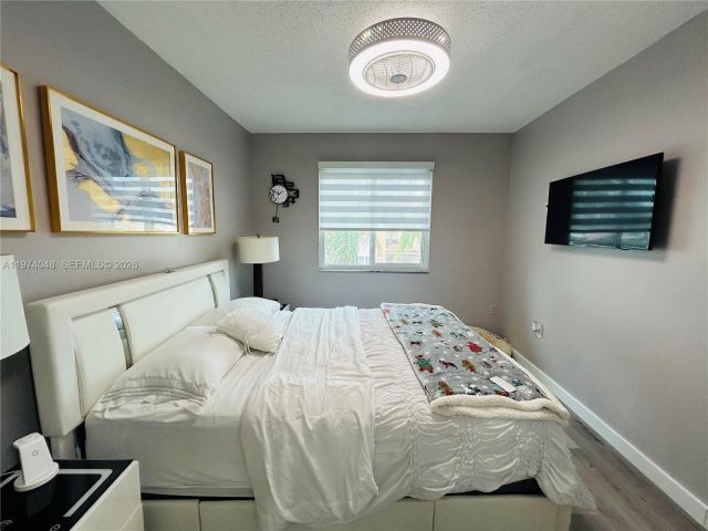 Продажа дома по адресу 13890 SW 64th St - фото 7522281