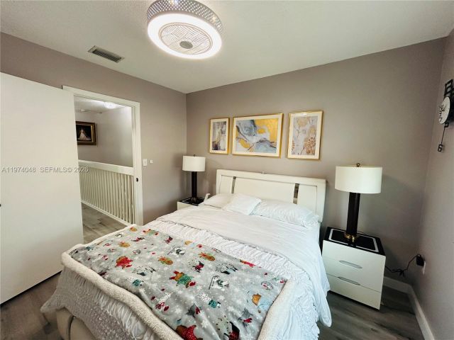 Продажа дома по адресу 13890 SW 64th St - фото 7522282