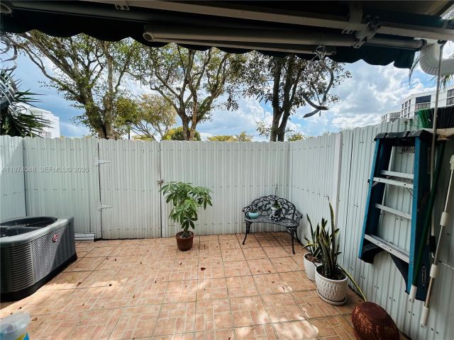 Продажа дома по адресу 13890 SW 64th St - фото 7522285