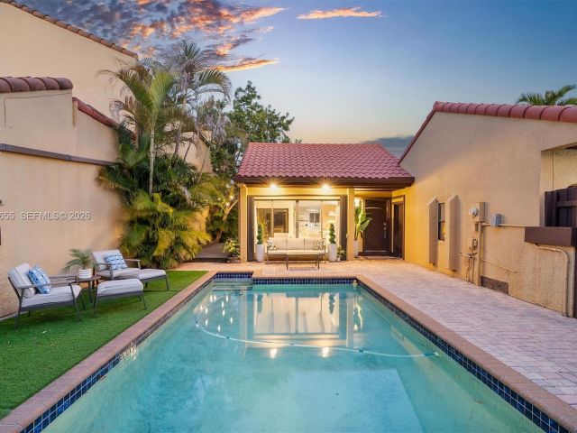 Продажа дома по адресу 20345 NE 10th Ct - фото 7531723