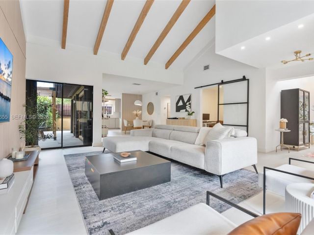 Продажа дома по адресу 20345 NE 10th Ct - фото 7531725