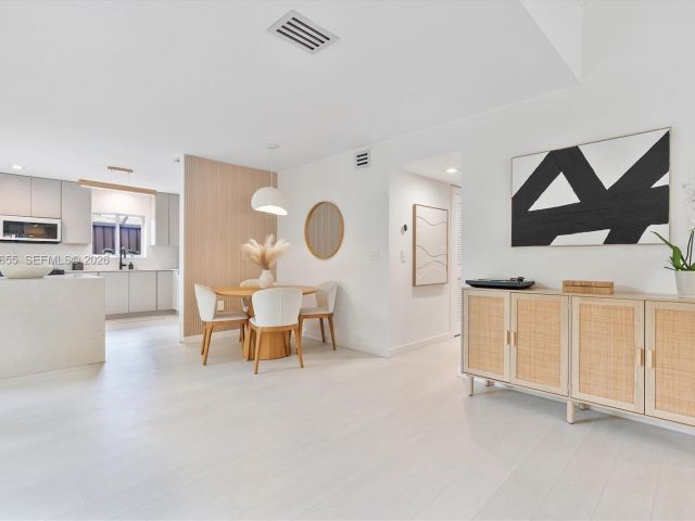 Продажа дома по адресу 20345 NE 10th Ct - фото 7531730