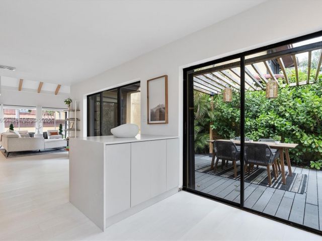 Продажа дома по адресу 20345 NE 10th Ct - фото 7531732